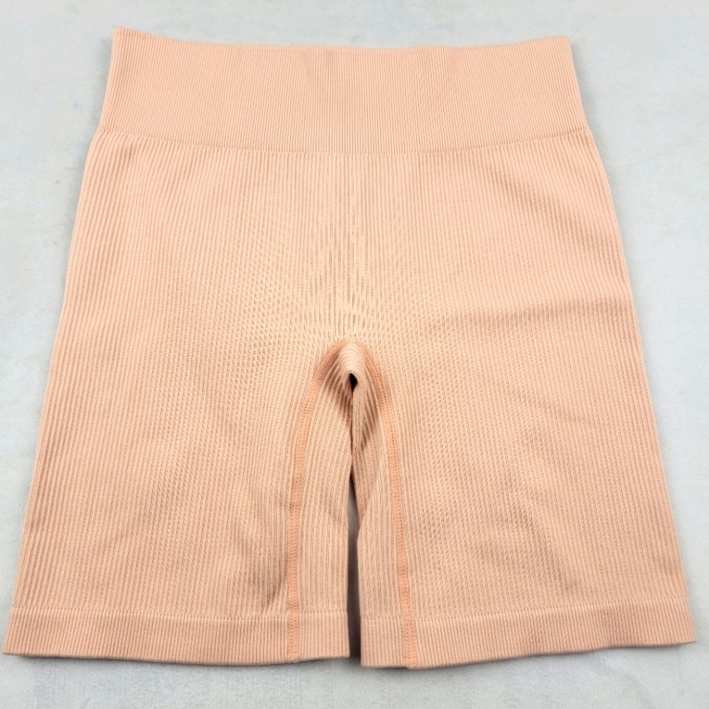 Guess ribbed apricot strech biker shorts Size M/L